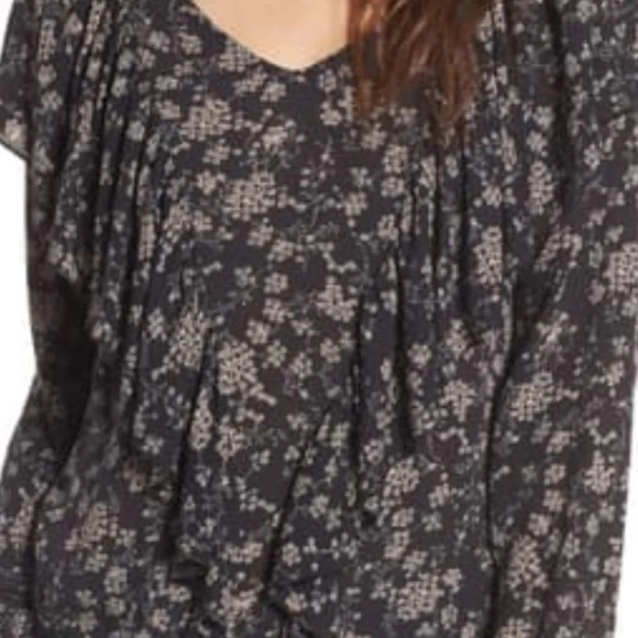 Hinge ruffle top like new condition - Picture 2 of 6